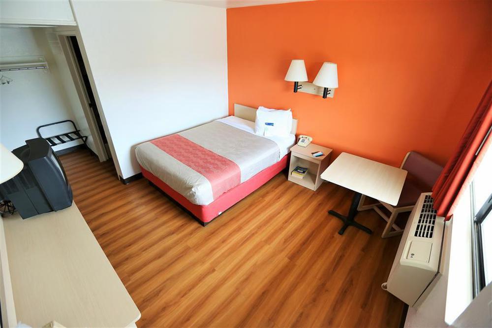 Hotel 6-wichita, Ks - Airport